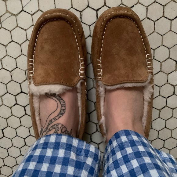 UGG moccasin - Picture 1 of 3